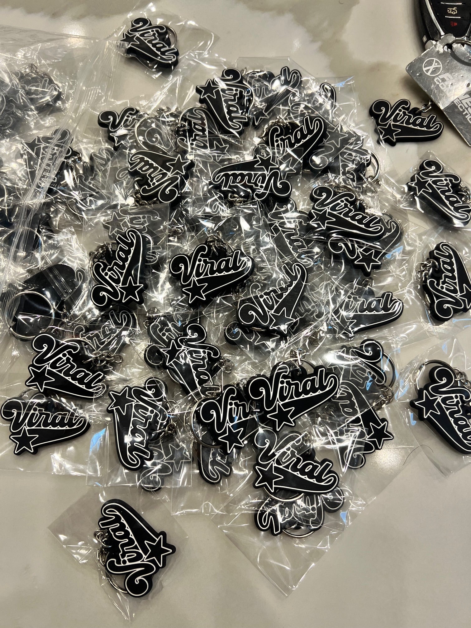 VIRAL KEYCHAIN